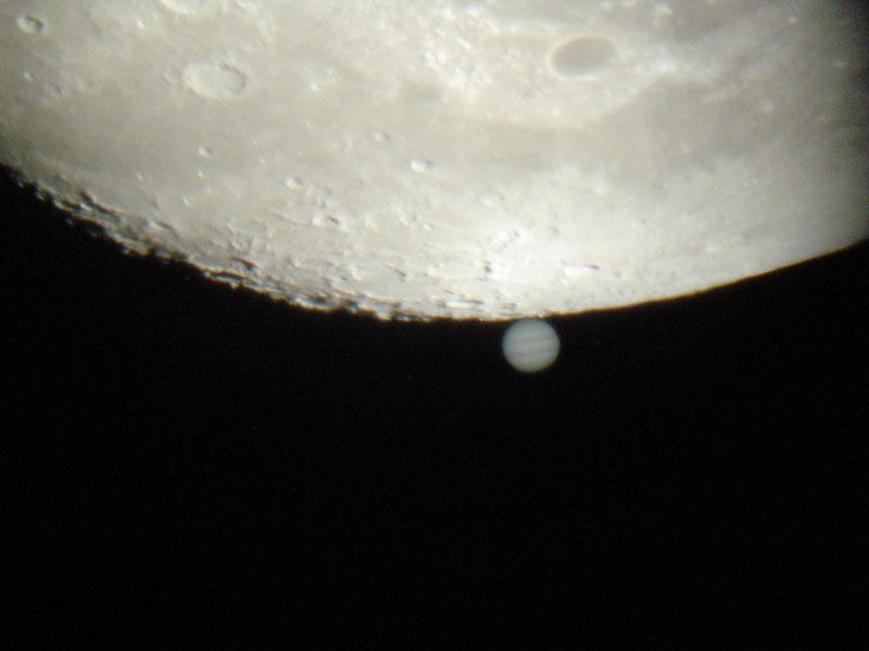 Grazing occultation of Jupiter, 27 February 2005 [55K]