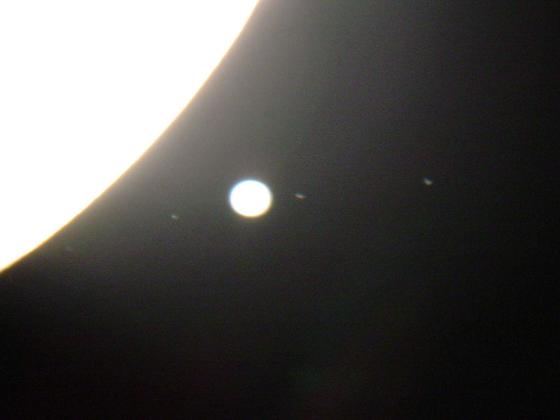 Grazing occultation of Jupiter, 27 February 2005 [66K]